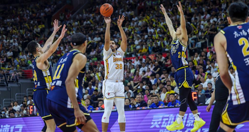 值得培养！王洪泽5中4拿到9分4板3助 正负值+30