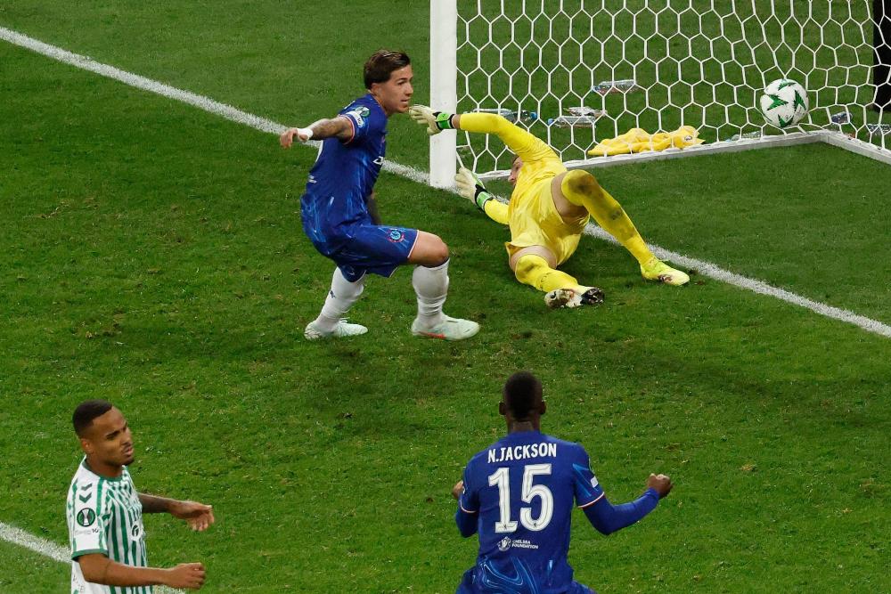 欧冠赛场精彩瞬间：皇马主场2-0取胜,